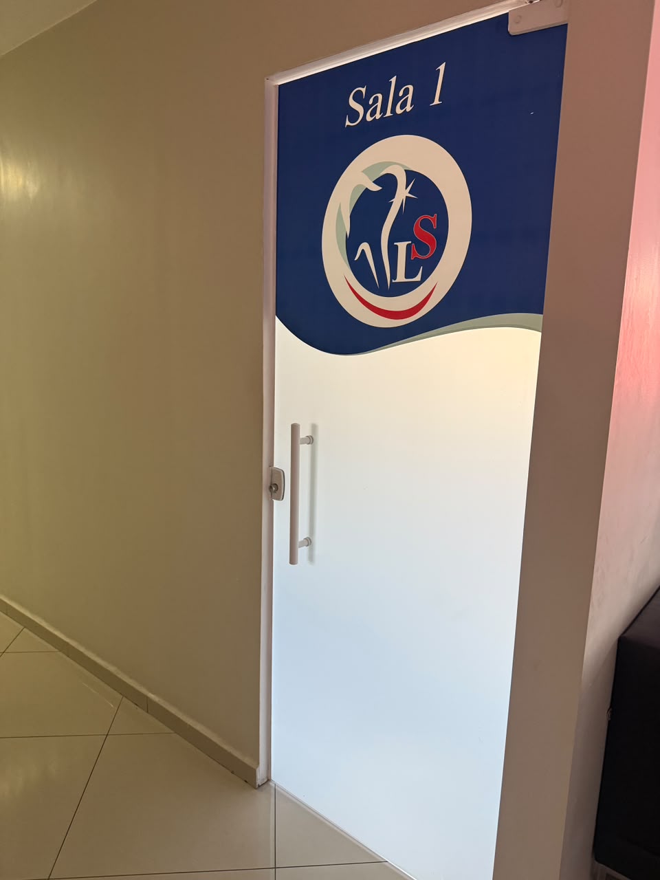 Entrada da sala clínica